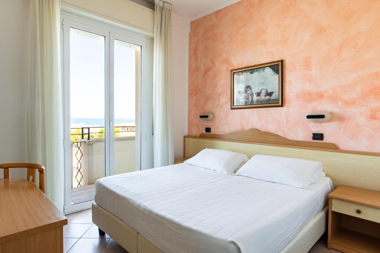 רימיני Hotel Palos מראה חיצוני תמונה