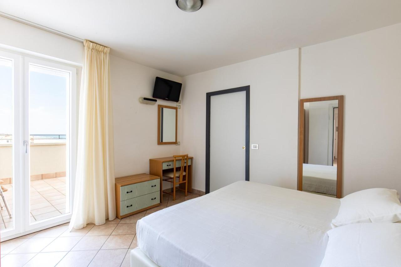 רימיני Hotel Palos מראה חיצוני תמונה